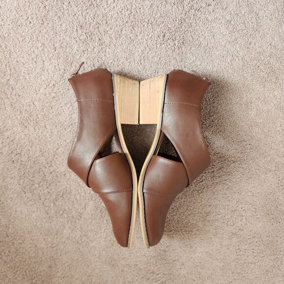 Size 11 Olive Street Charlie Congac Criss Cross Sip on Zip up 1" Flat - Picture 4 of 6